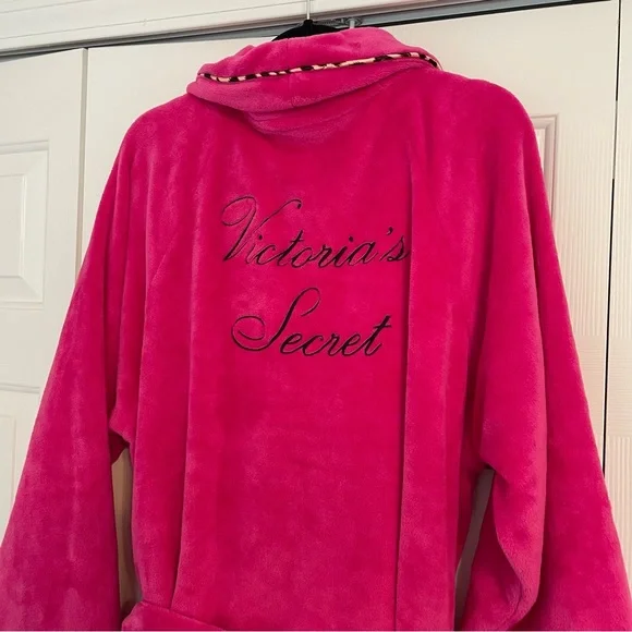 NWOT Victoria’s Secret Short Cozy Robe Hot Pink Sz XL/XXL Plush Logo Back